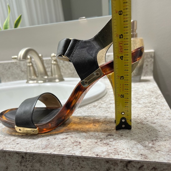 Michael Kors size 9.5 pumps - Picture 4 of 4